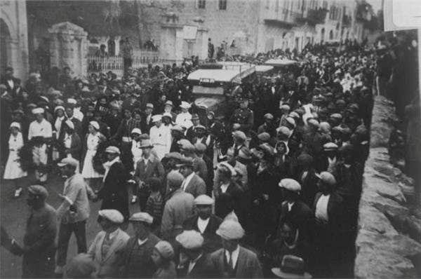 Jewish funerals after the massacres of 1929 (Credit: Haaretz/Jewish National Fund)
