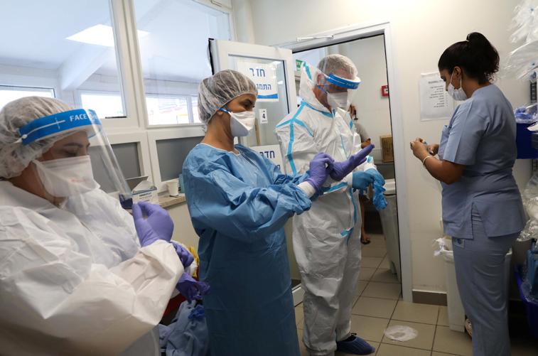 Israeli medical staff, Ashkelon, August 2021. Photo credit: Gil Cohen, Magen/Getty Images